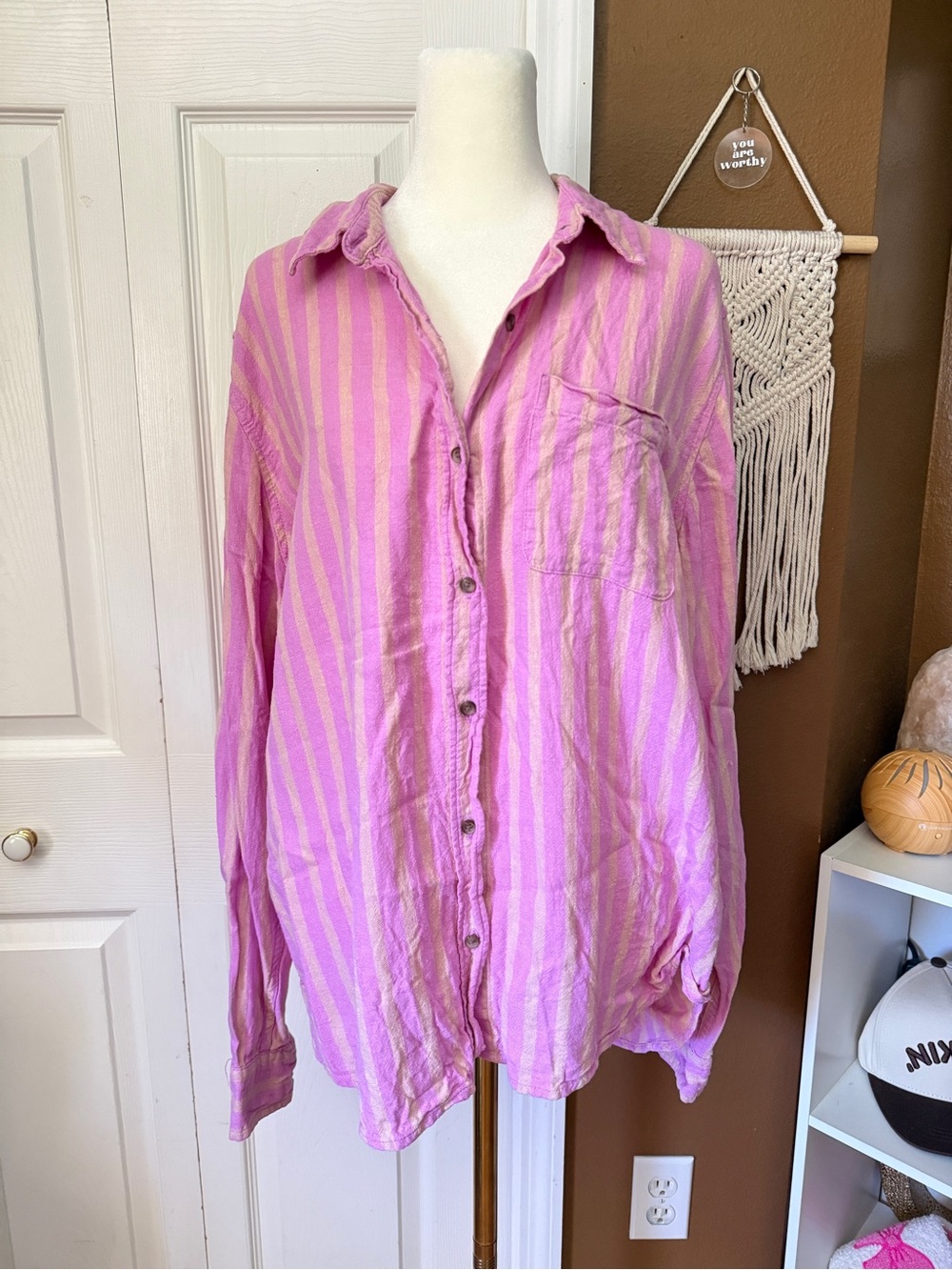 Universal Thread Linen Blend Pink and Cream Stripped Button Down Relaxed Fit / L